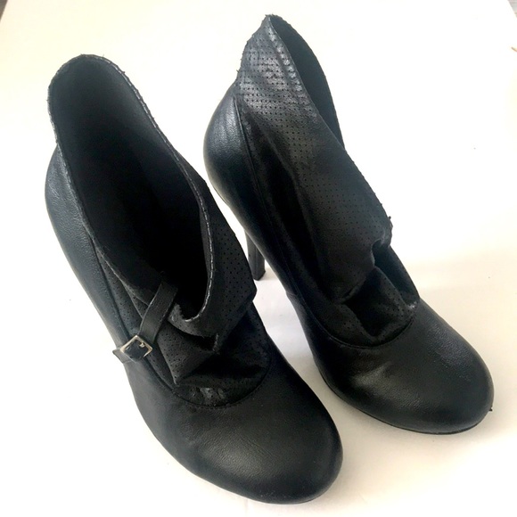 LE CHÂTEAU Faux Leather Booties Shootie - Picture 5 of 10